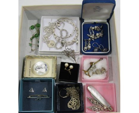 Collection of silver jewellery to include a Tiffany style bracelet plus three further bracelets of various design, a dragonfl