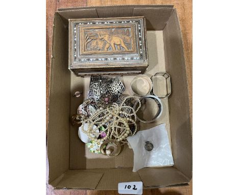 Miscellaneous jewellery; two silver napkin rings; a silver bangle; a plated belt and a carved African trinket box