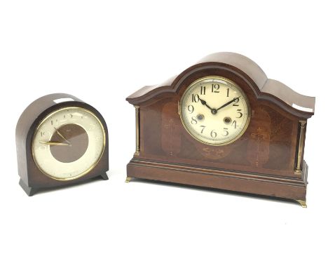 Early 20th century mahogany mantel clock, shaped moulded top over circular Arabic dial, the front inlaid with ribbons and hus