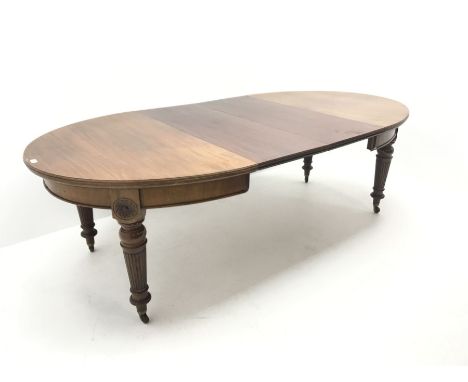 Late Victorian mahogany extending dining table, two leaves, on turned tapering flower head column supports Dimensions: Height