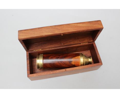 Telescope, gilded bronze with glass lenses, wooden shaft enlargeable, in original wooden casket, 8 x 21,5 cm