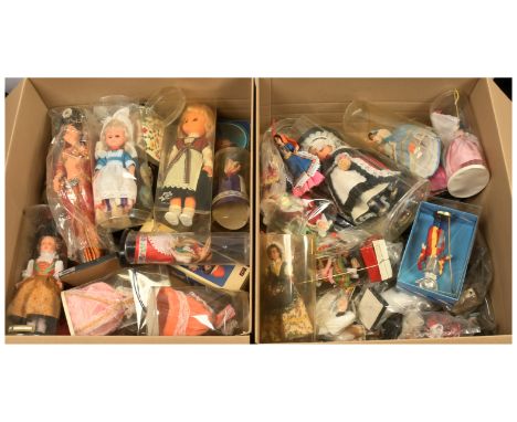 Colourbox Peter Fagan and other resin costume/character dolls/figures, Poor to Good Plus (many being chipped/missing pieces);
