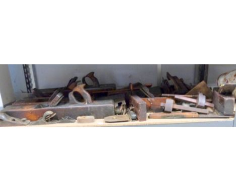 A quantity of tools, moulding planes and other planes