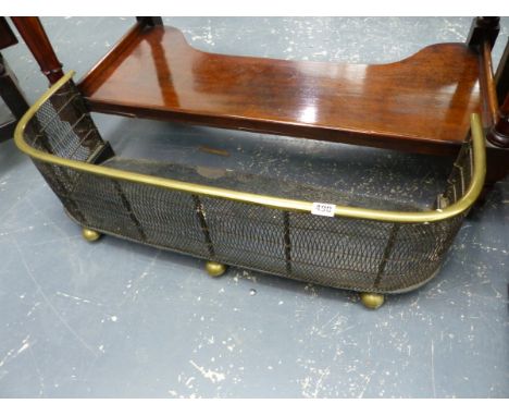 AN EARLY 19th.C.BRASS TOP MESH FIREGUARD.   W.85cms.