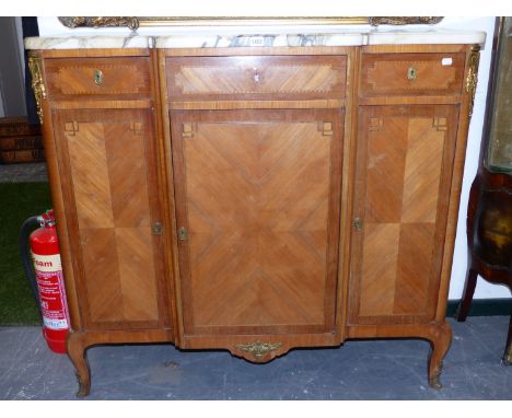 A LATE 19th.C.FRENCH BREAKFRONT COMMODE WITH PALE MARBLE TOP, ORMOLU RING HANDLES AND INLAID BORDERS   W.120 x D.50cms.