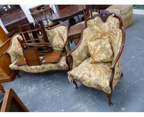 A SEVEN PIECE EDWARDIAN SUITE OF MAHOGANY SEAT FURNITURE, THE FOUR SIDE CHAIRS WITH CHIPPENDALE BACK SPLATS ABOVE DROP IN SEA