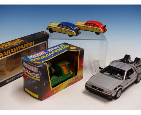 A VINTAGE TOY MAGIC LANTERN, TWO TINPLATE CLOCKWORK CARS AND OTHER TOYS. (QTY)