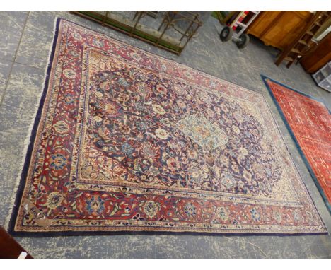 A PERSIAN CARPET OF CLASSICAL DESIGN, 322 x 216cms.