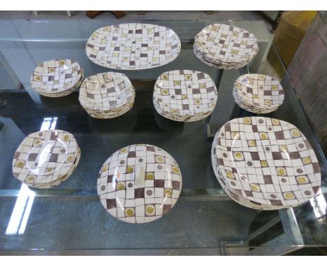 A MIDWINTER HOMESPUN PATTERN PART DINNER SERVICE.
