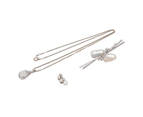   Schmuckkonvolut 3-teilig,   WG 14K, 13,5 g, Händlerkonvolut bestehend aus 1 Anhänger mit Kette, 1 Anhänger ohne Kette und 1