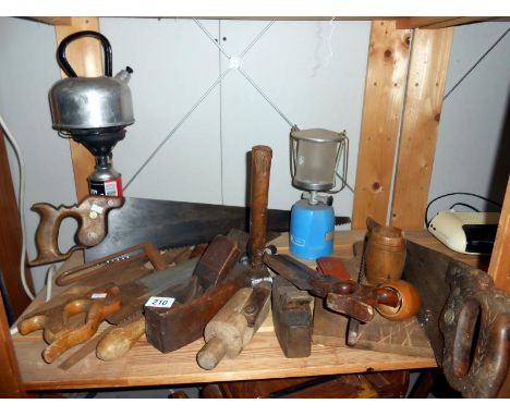 A mixed lot of tools