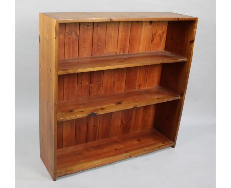 A Modern Pine Three Shelf Open Bookcase, 91cm wide 