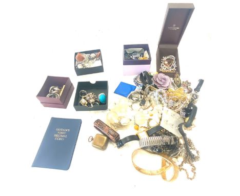 Box of vintage costume jewellery 