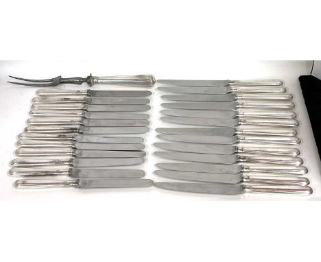 Mixed lot of thirteen silver handled table knives, London 1962, twelve butter knives, handles hallmarked for Sheffield 1952 t