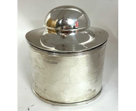 A Edward VII silver tea caddy and spoon of plain form with reeded edges, the domed hinged lid opening to a fitted integral ca