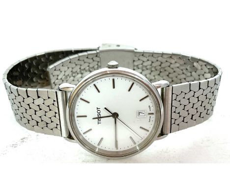 A stainless steel gents Tissot quartz wrist watch with original box and international guarantee dated 1996, it has an approx 