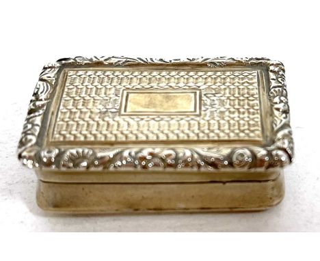 A Georgian silver vinigrette, engine turned decoration with plain rectangular cartouche, applied scroll border with a gilt in