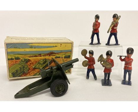 A boxed Britains #2026 Howitzer together with a small collection of lead soldier bandsmen figures.  Howitzer in excellent con