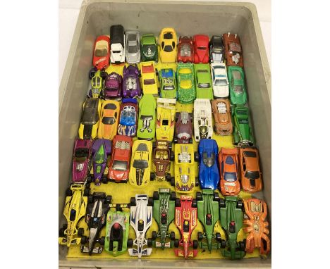 A tray of 45 Hot Wheels 1:72 scale diecast vehicles.  To include: F1, hot rods and futuristic designs. All in play worn condi