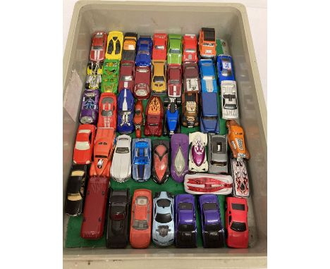 A tray of approx. 45 assorted 1:72 scale diecast vehicles, mostly Hot Wheels.  To include: dragsters, hot rods and futuristic