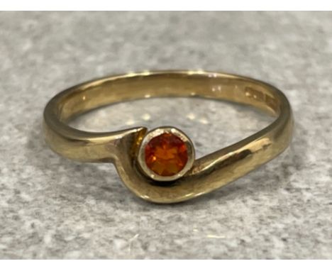 Ladies 9ct gold fire opal ring. 1.9g size L1/2