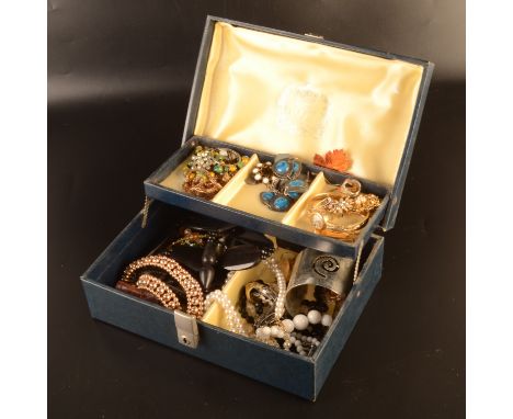Costume jewellery including an Arts and Crafts necklace with pewter ceramic inset panels.