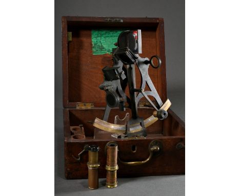 Englischer Messing Marine-Sextant in Original Holzkasten "R.M. Barrett, West India Road, London", innen bez. "Michelsen", 19.