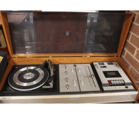 A VINTAGE DECCA SOUND COMPACT 4 MUSIC CENTRE - NO SPEAKERS