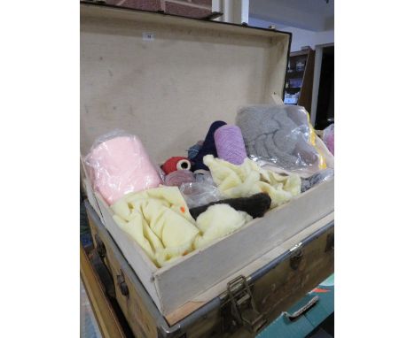 A LARGE PACKING TRUNK AND CONTENTS COMPRISING TEXTILES, FABRIC PANELS. WOOL ETC