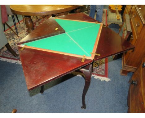 AN EDWARDIAN MAHOGANY ENVELOPE CARD TABLE