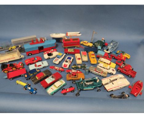 A BOX OF CORGI AND MATCHBOX CARS TO INCLUDE FAIRGROUND VEHICLES, OXFORD DIE CAST ETC