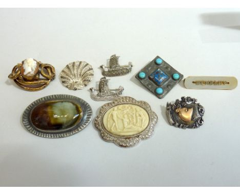 A COLLECTION OF BROOCHES, to include marcasite, mother of pearl, pinchback and a shield brooch (9)