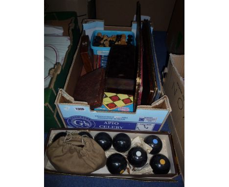 A QUANTITY OF CHESS AND DRAUGHT SETS AND BOARDS, with a quantity of carpet bowls
