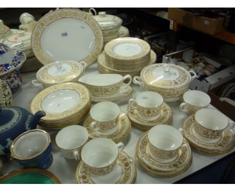 ROYAL WORCESTER 'HYDE PARK' DINNER SERVICE, (over 40 pieces)