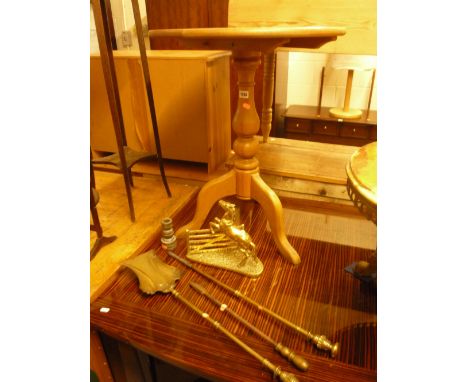 A CIRCULAR PINE TRIPOD TABLE, stick stand and a quantity of brassware (8)