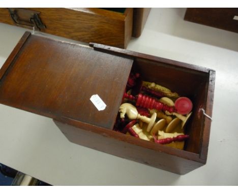 A TURNED BONE CHESS SET