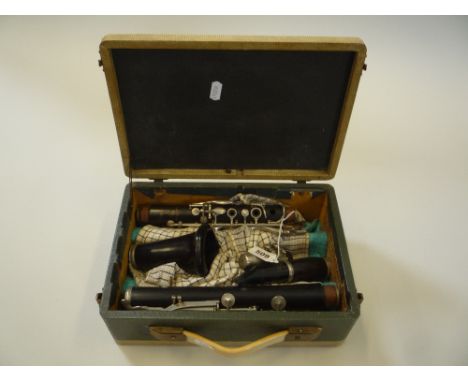 BOOSEY & HAWKES 'EDGWARE' ROSEWOOD CLARINET, with Selmer mouthpiece