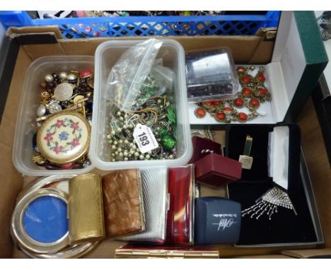 A TRAY OF COMPACT MIRRORS, jewellery, photo frames etc