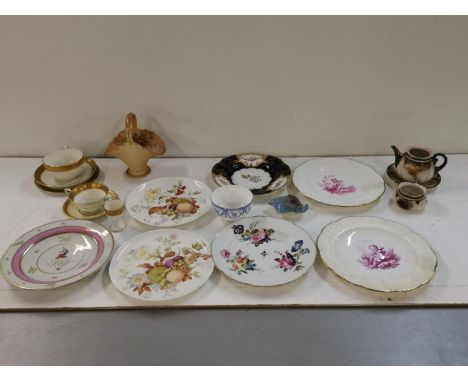 A collection of 19th century and later porcelain to include three pieces of Royal Worcester Hadley ware, a Chamberlain Worces