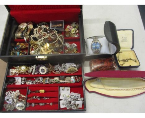 Costume jewellery to include Lotus pearls in original box, vintage brooches to include Mosonite, paste and glass stones, a pa
