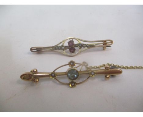 A 9ct gold stick brooch set with amethyst and pearls with a metal pin, 2.4g and a Victorian 15ct gold brooch set with pearls,