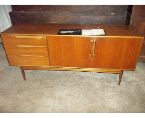 A MCINTOSH RETRO TEAK SIDEBOARD, L 176 cm, D 46 cm, H 78 cm Condition report:Approx. 25% of the top surface has light cosmeti