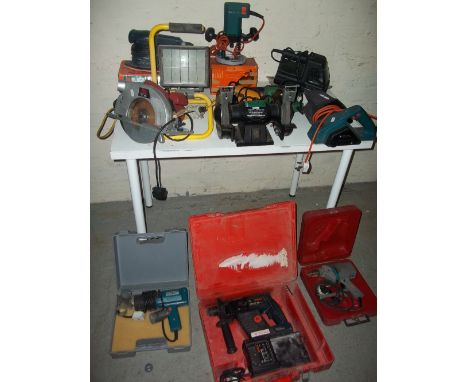 A SELECTION OF POWER TOOLS INCLUDING A BENCH GRINDER