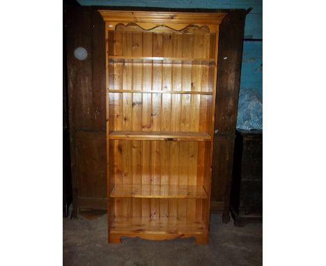 A TALL SOLID PINE BOOK SHELF/CASE,&nbsp;H 184 cm, D 260 - 300 cm, W 84.5 - 93 cm