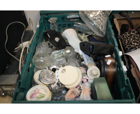 A TRAY OF CERAMICS AND GLASSWARE TO INCLUDE A DECANTER  (TRAY NOT INCLUDED)