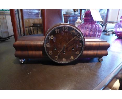 A 1930's mantle clock 