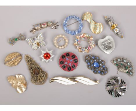 A collection of vintage costume jewellery brooches including enamel and turquoise effect example etc. 