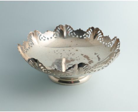 Silver pedestal bon-bon dish, with pierced and shaped edge, Viners, Sheffield marks 1949. 5.5 troy ounces.