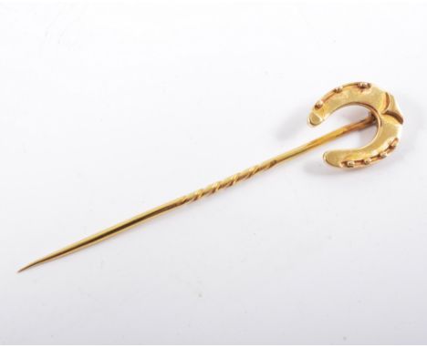 18ct gold horseshoe tie pin, Birmingham 1928, 6.2cm.