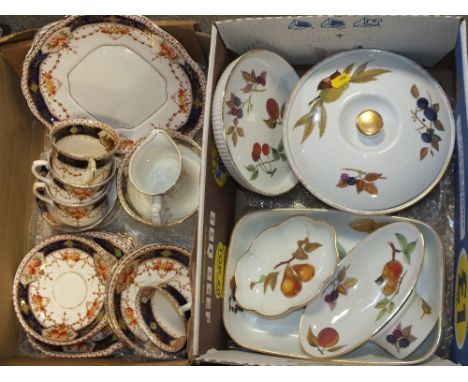 A SMALL TRAY OF ROYAL WORCESTER EVESHAM CHINA TOGETHER WITH A SELECTION OF LAWLEYS TEA WARE